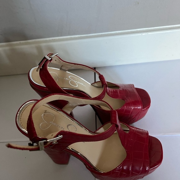 High heels - Picture 2 of 3